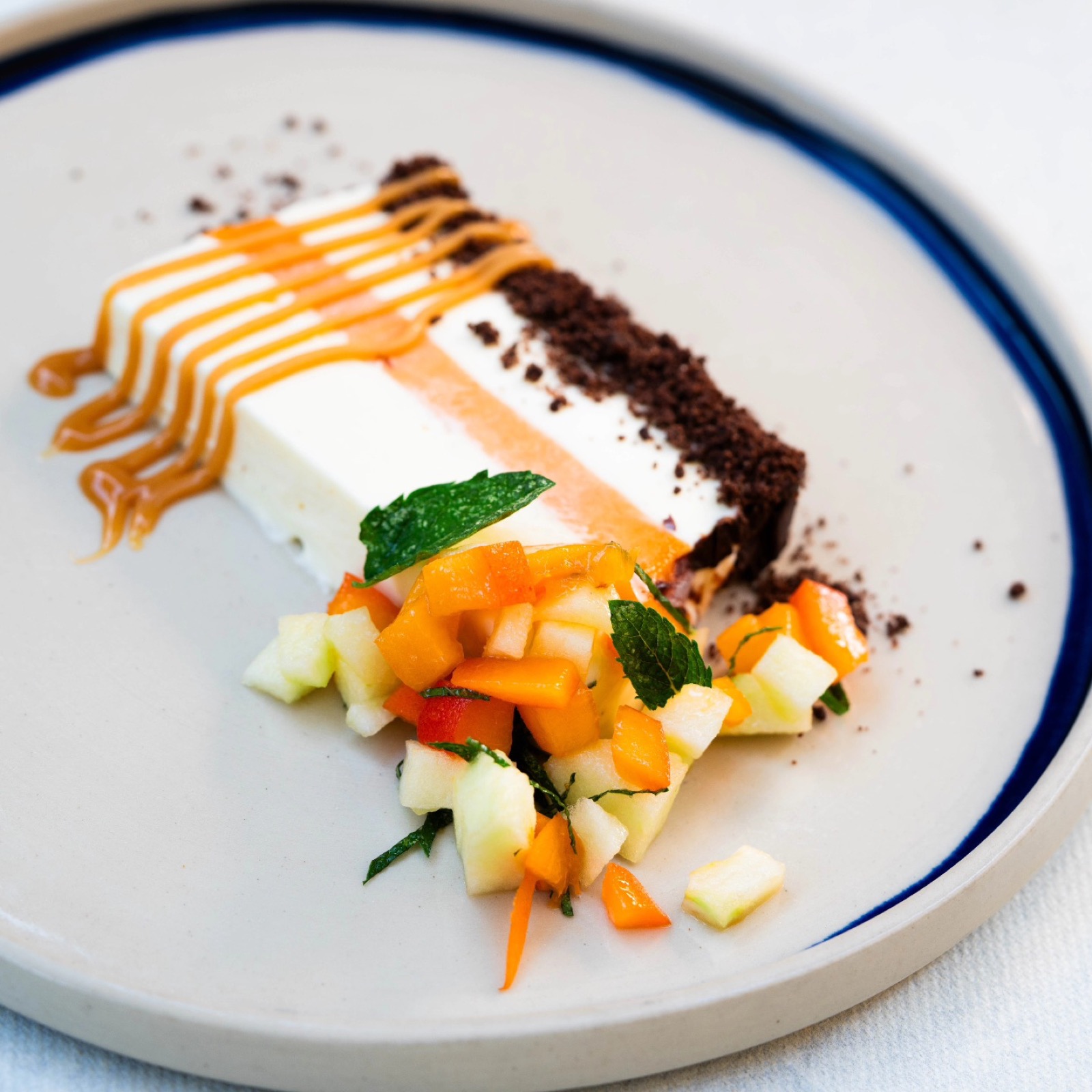 Dessert con frutta fresca, piatto di Opera
