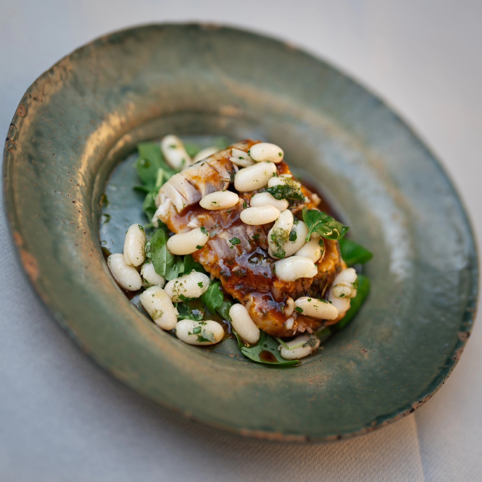 Pesce con fagioli cannellini, piatto di Opera